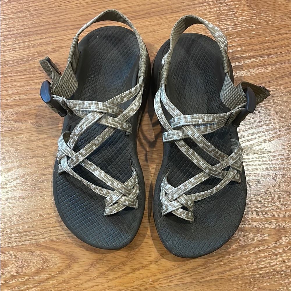 Chaco Neutral Strappy Outdoor Sandals - Taupe & Black